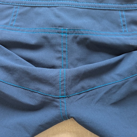 The North Face Blue Board Shorts with Zip Pockets - Size 10 - Picture 8 of 8